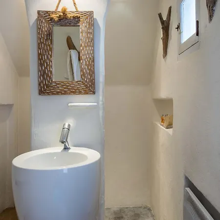 Hotel Les Bains Gardians 4*