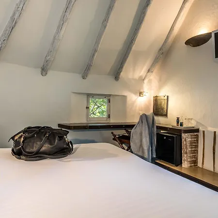 Les Bains Gardians 4*