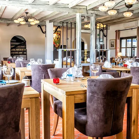 Hotel Les Bains Gardians 4*