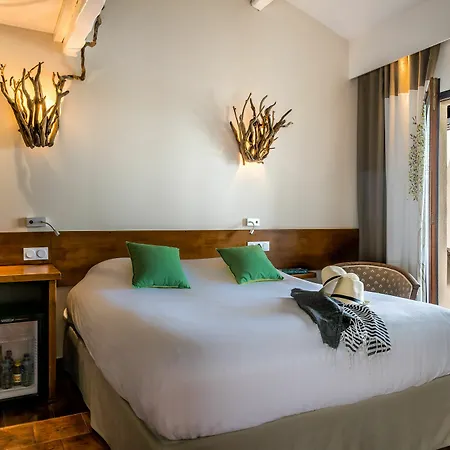 Les Bains Gardians Hotel